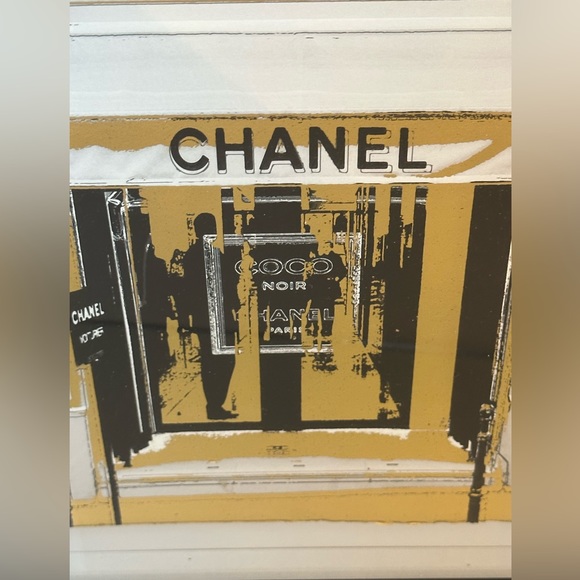 Beautiful Oliver Gal 31 Rue Cambon Framed 11” x 14” Framed Floating Art - Picture 13 of 16